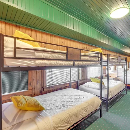 Charming Converted Railcar Studio In Joplin!